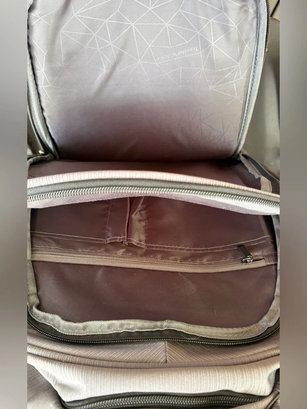 NWT TRAVELER’S CHOICE Gray Mens Laptop Backpack